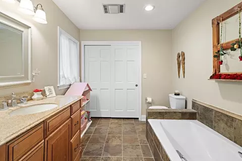 Bath - 14 Riverbend Ln, Covington, LA 70433 photo 1 of 2