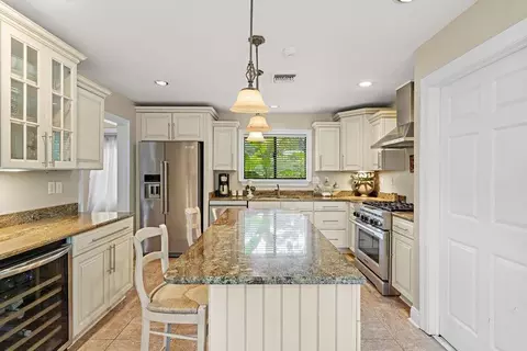 Kitchen - 14 Riverbend Ln, Covington, LA 70433 photo 1 of 3