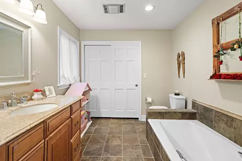Bath - 14 Riverbend Ln, Covington, LA 70433 photo 1 of 2