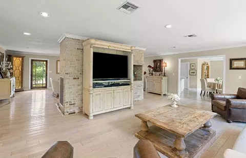 Living - 14 Riverbend Ln, Covington, LA 70433 photo 1 of 5
