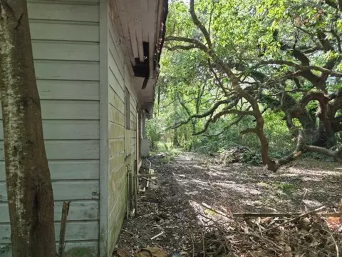 Exterior - 1692 W Hall Ave, Slidell, LA 70460 photo 3 of 3