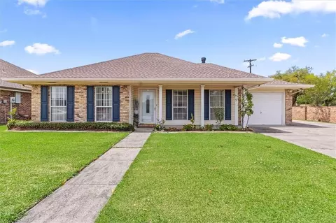 2 Cobblestone W, Houma, LA 70360