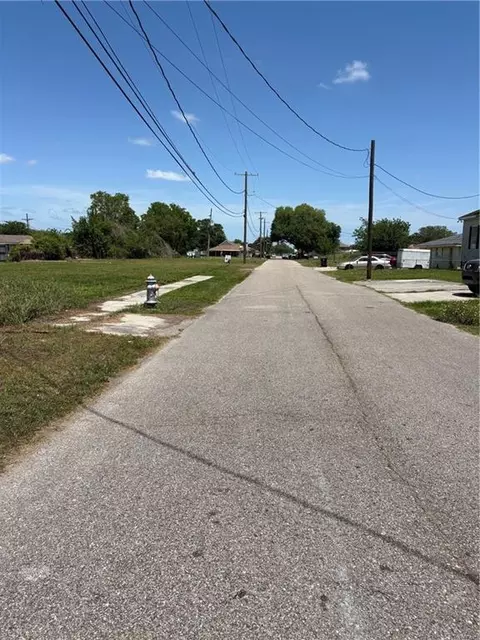 2301 Walkers Ln, Meraux, LA 70075