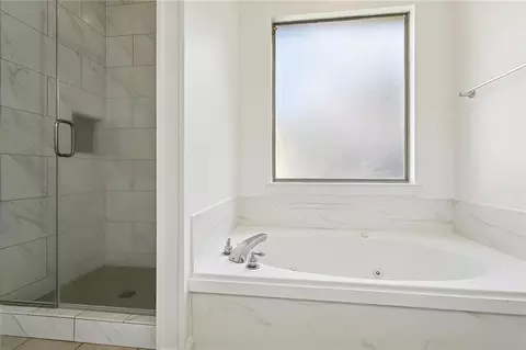 Bath - 2653 Bluff Ct, Mandeville, LA 70448 photo 2 of 3