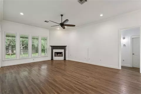 Living - 2653 Bluff Ct, Mandeville, LA 70448 photo 3 of 4