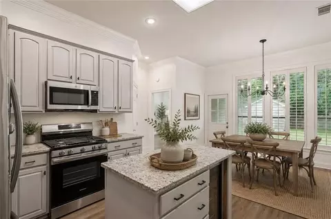 Kitchen - 2653 Bluff Ct, Mandeville, LA 70448 photo 3 of 3