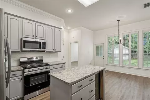 Kitchen - 2653 Bluff Ct, Mandeville, LA 70448 photo 2 of 3