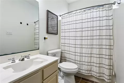 Bath - 2653 Bluff Ct, Mandeville, LA 70448 photo 3 of 3