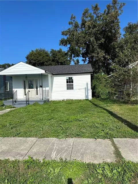 9009 Fig St, New Orleans, LA 70118