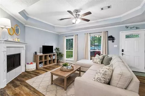 Living - 2106 Robin St, Slidell, LA 70460 photo 2 of 3