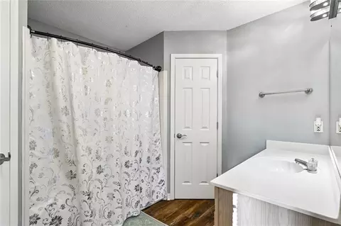 Bath - 2106 Robin St, Slidell, LA 70460 photo 1 of 2