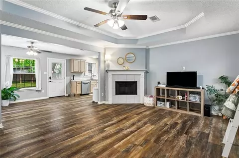 Living - 2106 Robin St, Slidell, LA 70460 photo 3 of 3