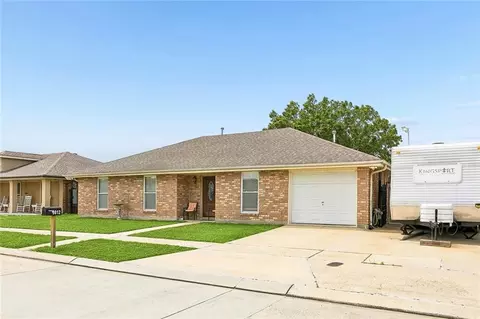 3012 Legend Dr, Meraux, LA 70075