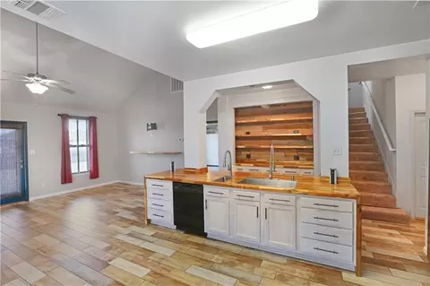 Kitchen - 116 E Lake Ct, Slidell, LA 70461 photo 2 of 3