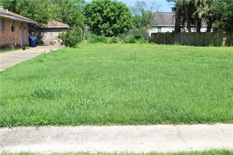6619 Foch Rd, New Orleans, LA 70126