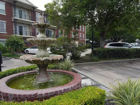 800 Rue Burgundy St #315, Metairie, LA 70005