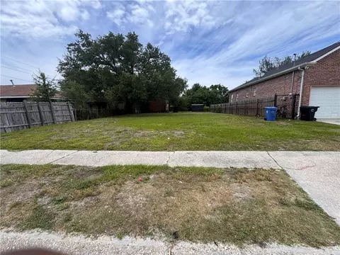 4611 Mithra St, New Orleans, LA 70126