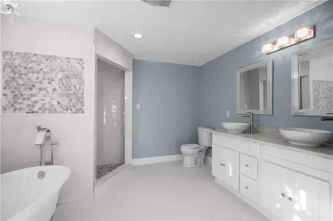 Bath - 241 Devon Rd, Laplace, LA 70068 photo 1 of 4