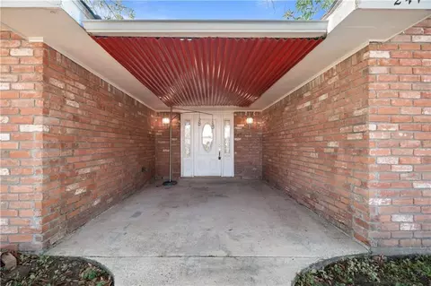 Exterior - 241 Devon Rd, Laplace, LA 70068 photo 4 of 7