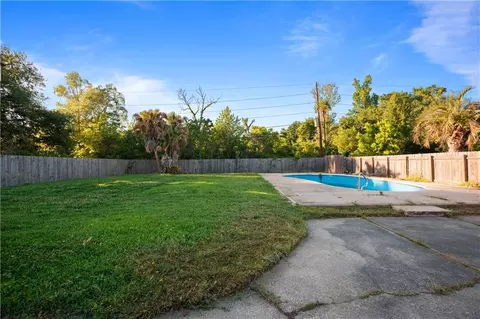 Exterior - 241 Devon Rd, Laplace, LA 70068 photo 5 of 7