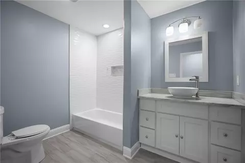 Bath - 241 Devon Rd, Laplace, LA 70068 photo 3 of 4