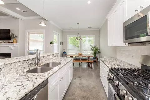 Kitchen - 69272 3rd Ave, Covington, LA 70433 photo 5 of 5