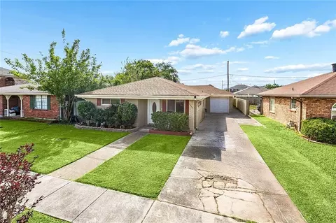 2404 Gallant Dr, Chalmette, LA 70043