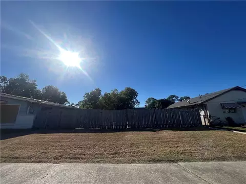 4922 Sandalwood St, New Orleans, LA 70127