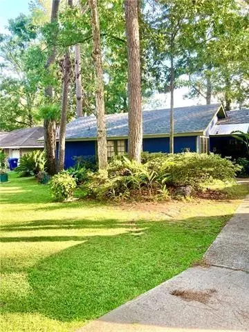 274 Oakwood Dr, Mandeville, LA 70448