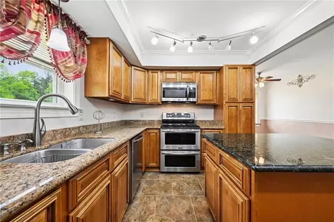 Kitchen - 22298 Longleaf Dr, Covington, LA 70435 photo 2 of 2
