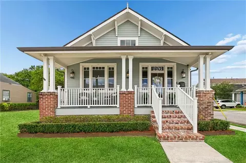 226 1st St, Gretna, LA 70053