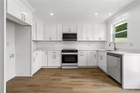 Kitchen - 433 Bertolino Dr, Kenner, LA 70065 photo 1 of 1