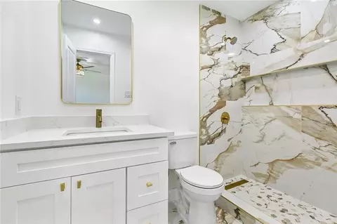 Bath - 433 Bertolino Dr, Kenner, LA 70065 photo 1 of 2