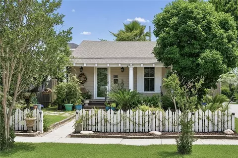 16 Labarre Pl, Jefferson, LA 70121
