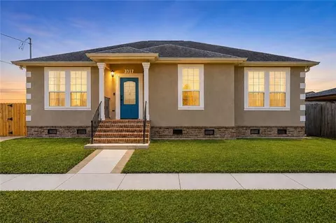 3317 Volpe Dr, Chalmette, LA 70043