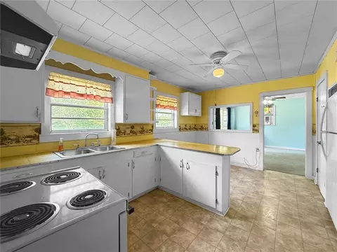 Kitchen - 18356 Nelson Rd, Covington, LA 70435 photo 3 of 3