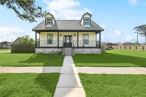 229 Jaguar Dr, Arabi, LA 70032