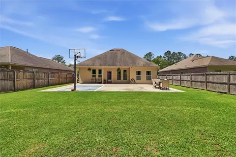 Exterior - 116 Meadow Spring Pl, Covington, LA 70435 photo 4 of 4