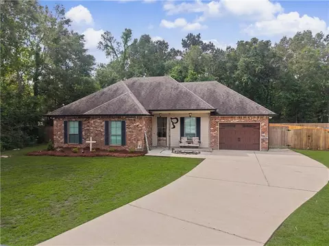 17 Alice St, Madisonville, LA 70447