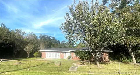 10100 Willow Dr, New Orleans, LA 70131