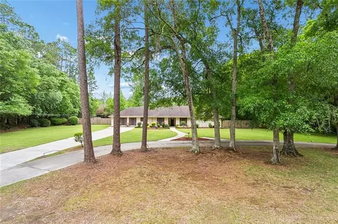 Exterior - 232 Chateau Dr, Slidell, LA 70460 photo 2 of 16