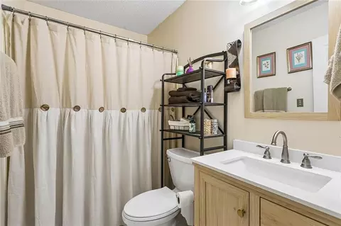 Bath - 232 Chateau Dr, Slidell, LA 70460 photo 3 of 4