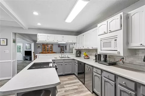 Kitchen - 232 Chateau Dr, Slidell, LA 70460 photo 2 of 2