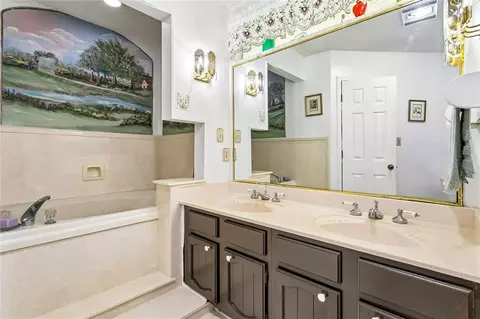 Bath - 232 Chateau Dr, Slidell, LA 70460 photo 2 of 4