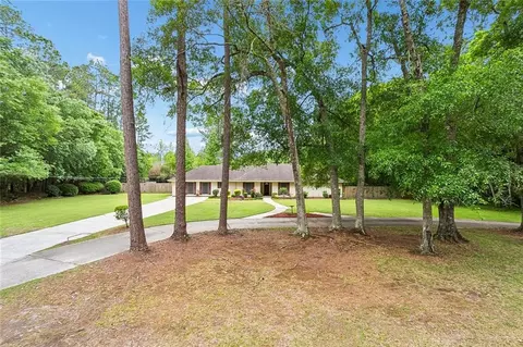 232 Chateau Dr, Slidell, LA 70460 photo 2