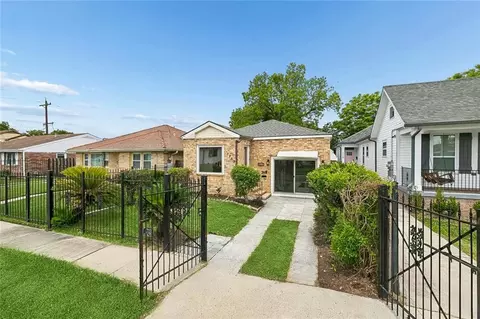 1713 Pleasure St, New Orleans, LA 70122