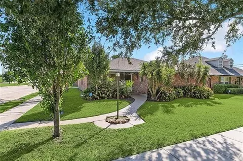 6151 Charlotte Dr, New Orleans, LA 70122