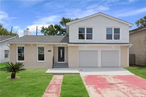 3237 Whisper Ln, Gretna, LA 70056