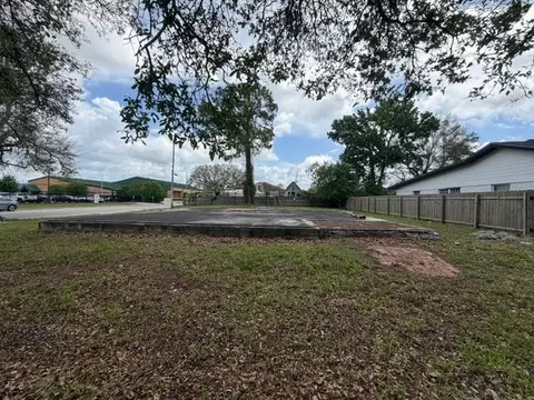 4587 Marque Dr, New Orleans, LA 70127