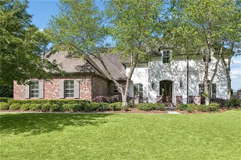 597 Pelican Crst, Belle Chasse, LA 70037